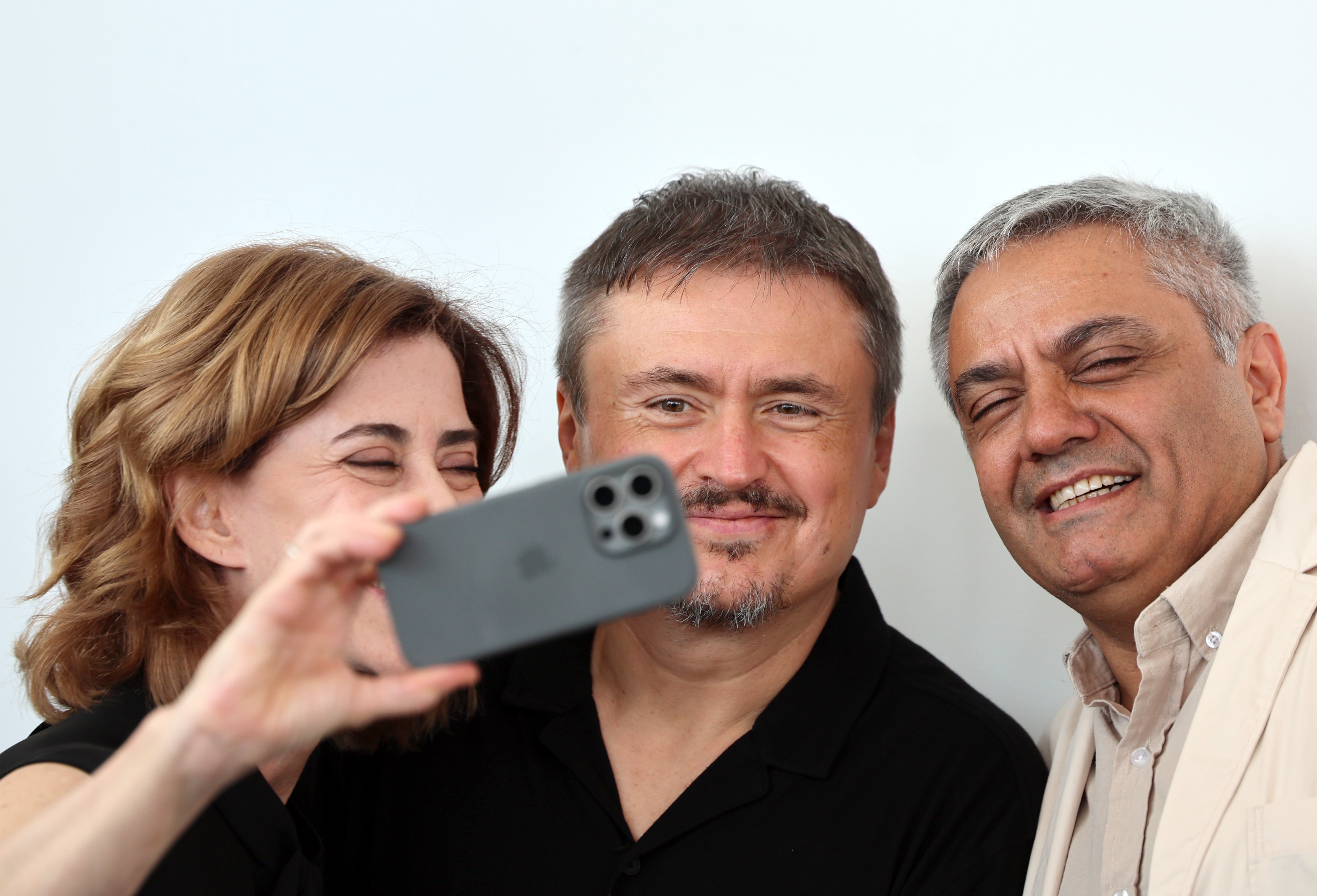 Fernanda Torres participa de sessão de fotos ao lado de jurados na abertura do 82º Festival de Cinema de Veneza