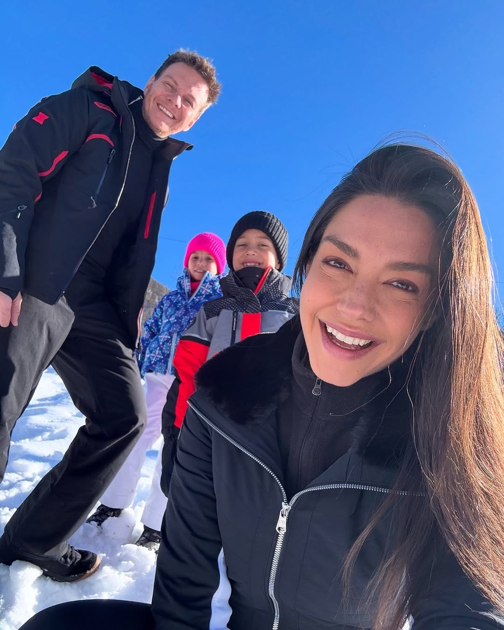 Thais Fersoza exibe cliques de fim de semana ao lado de Michel Teló e dos filhos — Foto: Reprodução/Instagram