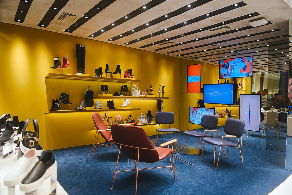 Fique por dentro da nova loja da Prada no shopping JK Iguatemi - Harper's  Bazaar » Moda, beleza e estilo de vida em um só site