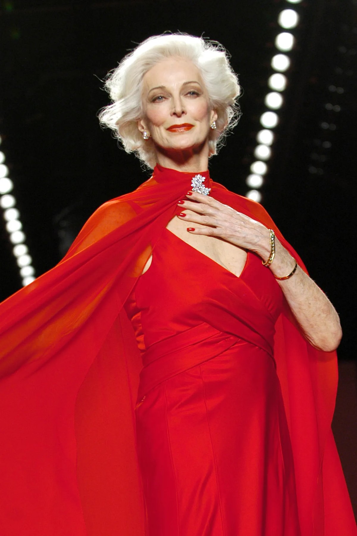 Carmen Dell'Orefice é, aos 92 anos, a modelo mais icônica, glamurosa e