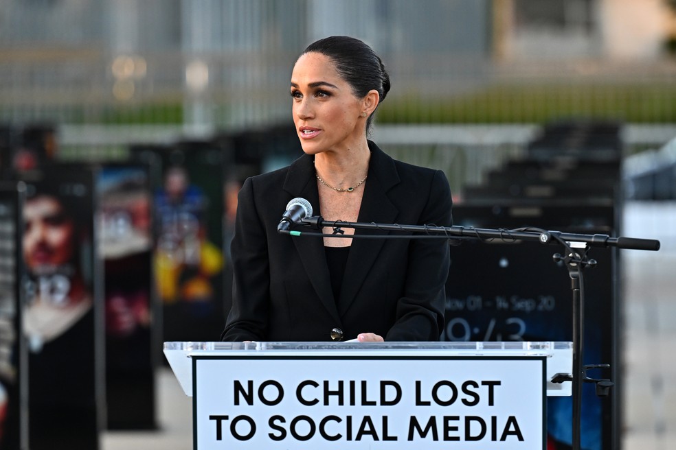 Meghan Markle na abertura do Lost Screen Memorial — Foto: Getty Images