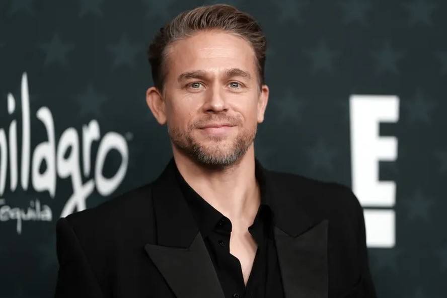 Charlie Hunnam conta o motivo que o levou a ignorar críticas