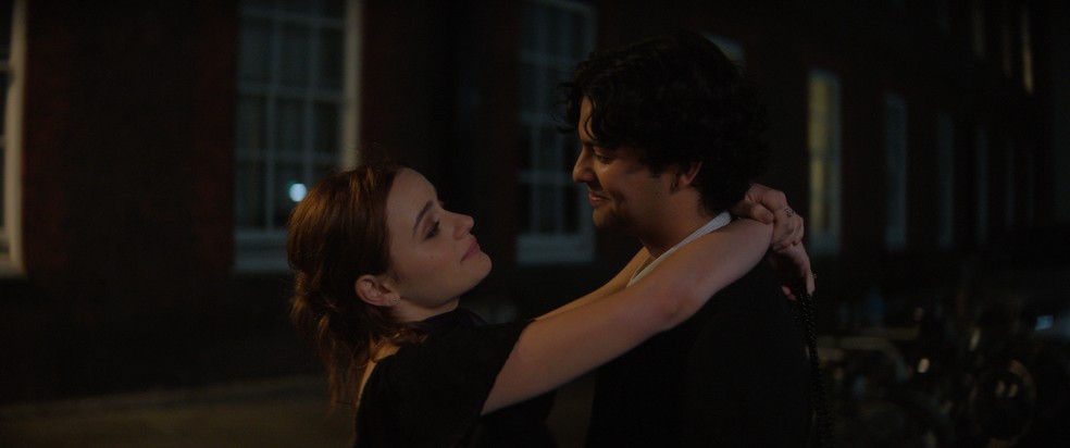 Joey King e Xolo Maridueña em "Da Magia à Sedução 2" — Foto: Divulgação/ Warner Bros