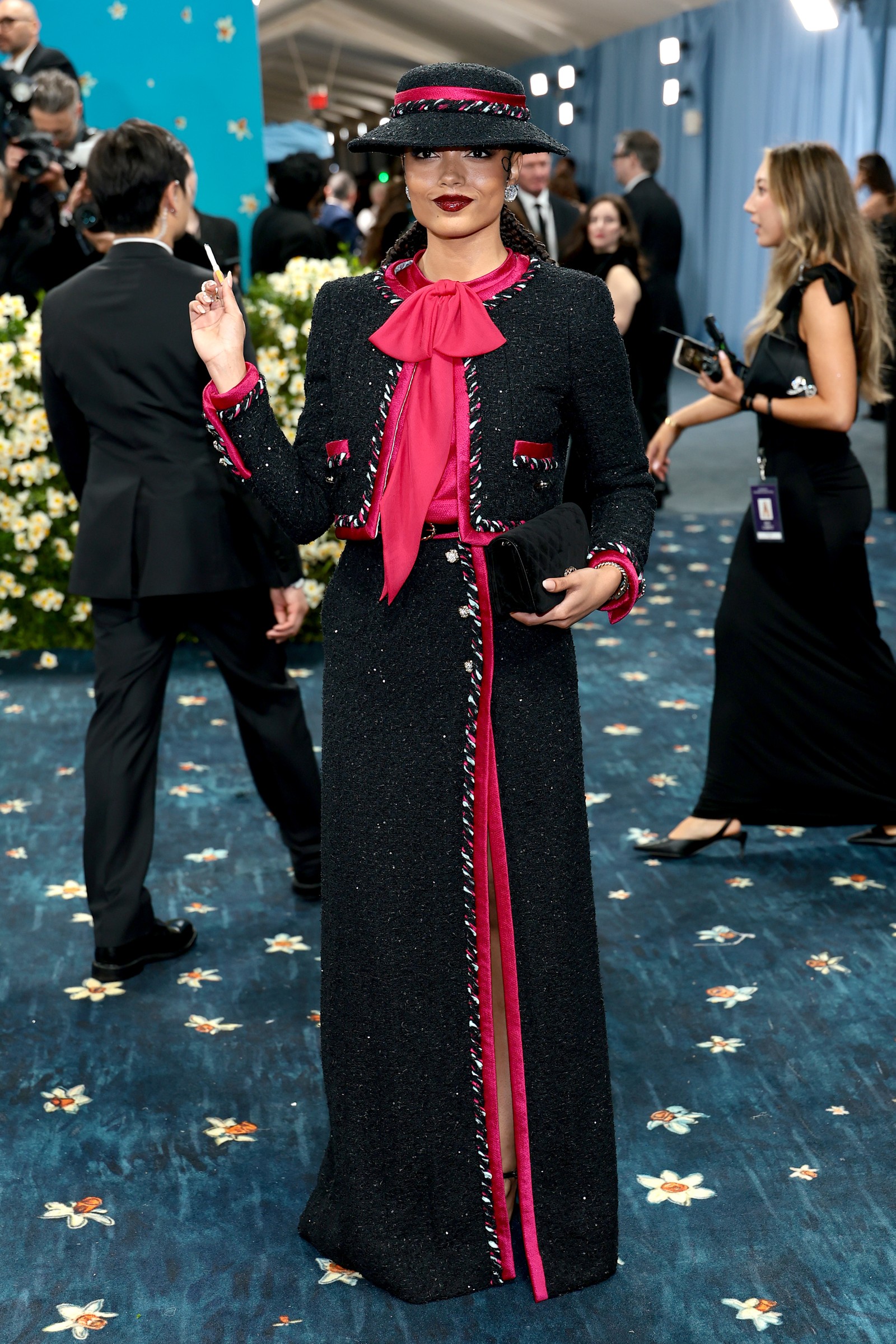 Grávida pela terceira vez, Rihanna marca presença no Met Gala 2025