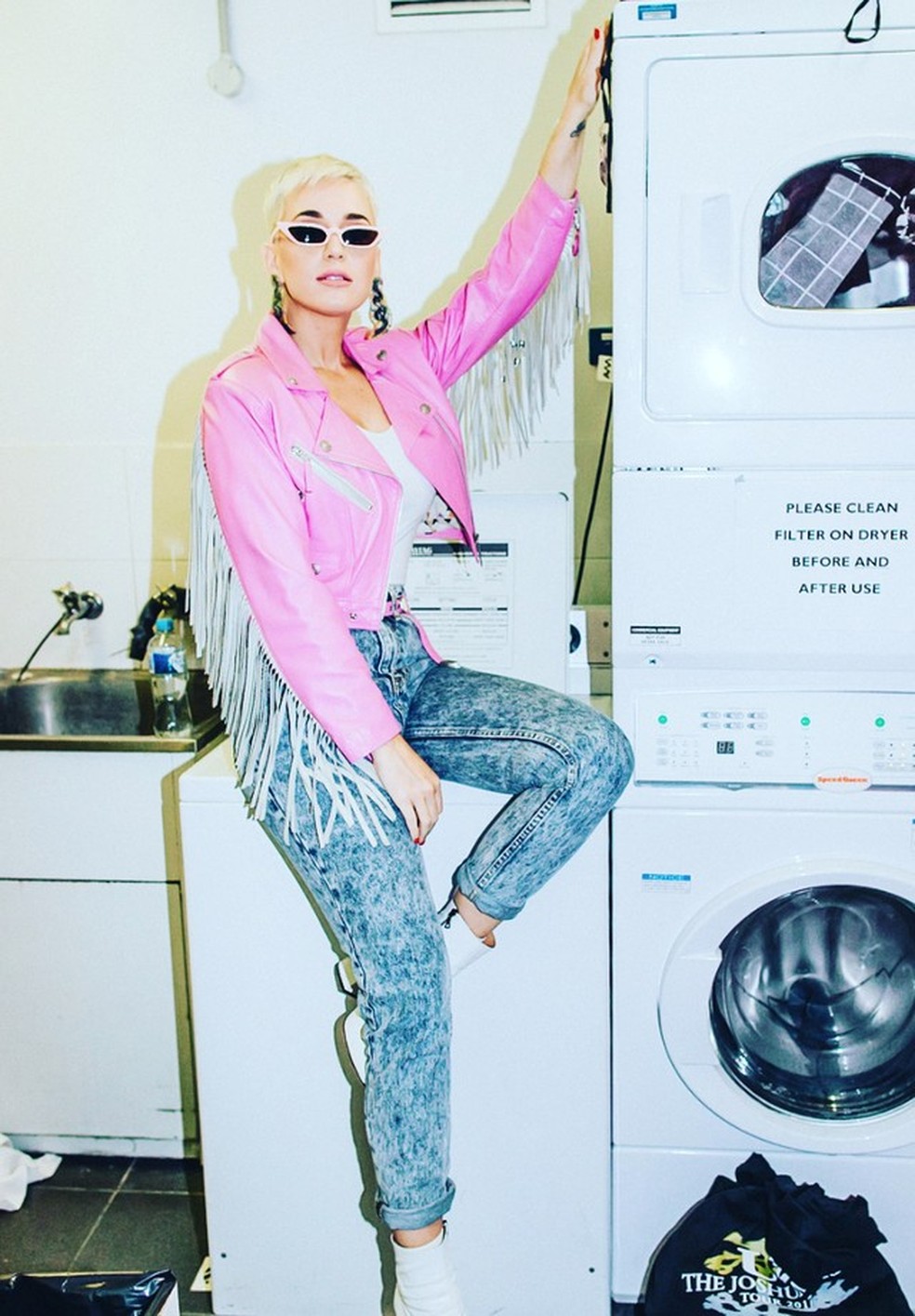 Katy Perry traz de volta jeans de lavagem acid (hit dos anos 80). Vai ...