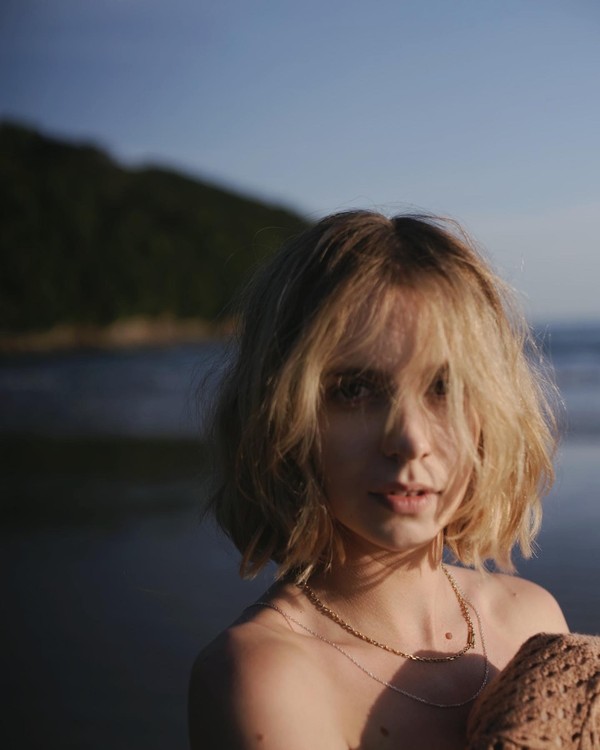 Isa Scherer abre álbum de viagem com a família