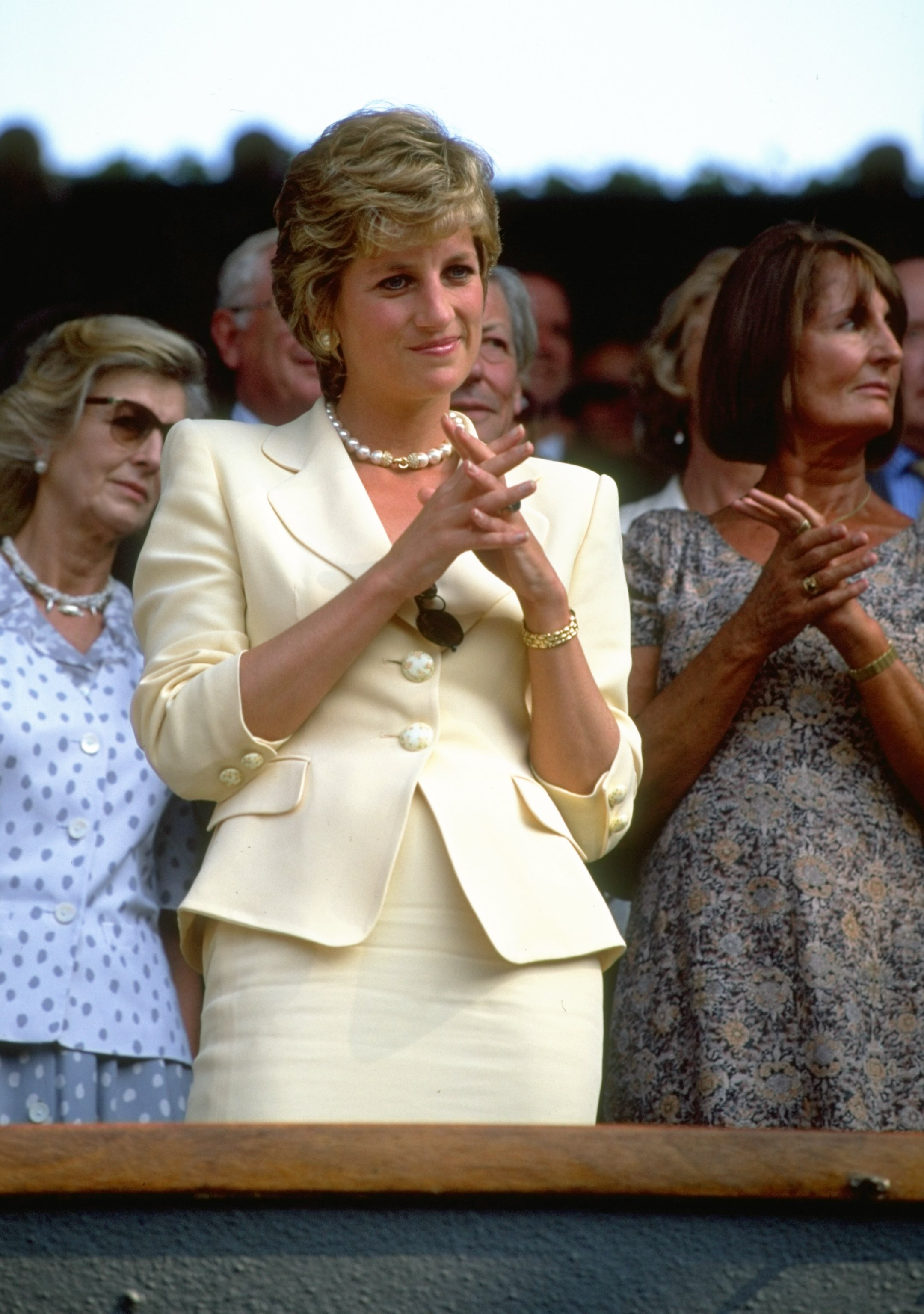 Capa fotográfica da fonte da Forma Livre: Memórias sobre a princesa Diana são roubadas antes do lançamento do livro de Charles Spencer