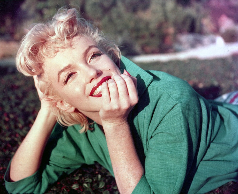 Marilyn Monroe posa para um retrato em 1954 em Palm Springs, Califórnia — Foto: Baron/Hulton Archive/Getty Images