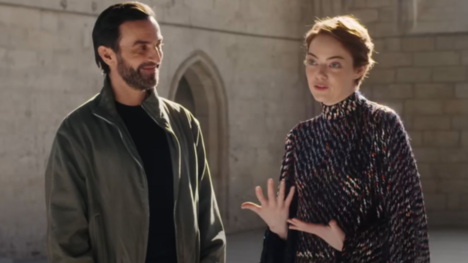 A amizade de Emma Stone e Nicolas Ghesquière é a protagonista da edição de setembro da Vogue US
