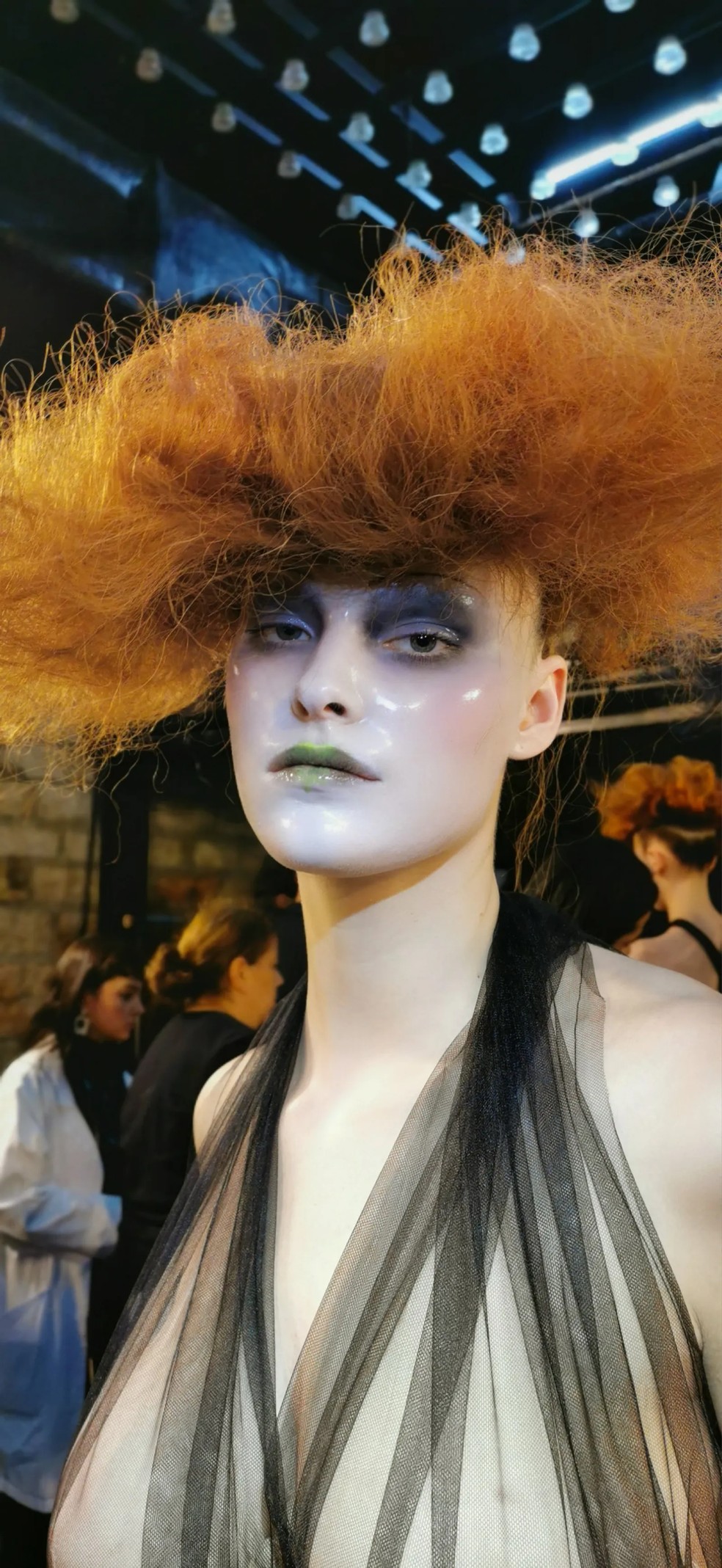 Pat McGrath conta como criou a maquiagem mais falada da temporada na passarela de altacostura