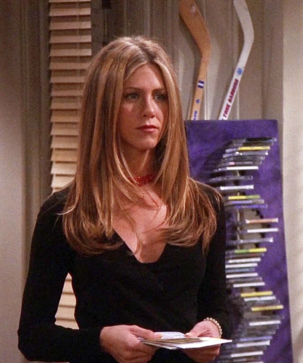 Jennifer Aniston com corte de cabelo curve cut em "Friends" — Foto: Reprodução