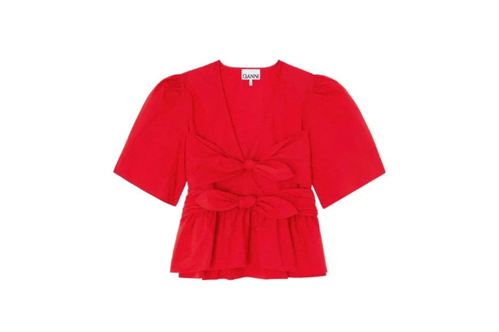 Blusa com peplum e laço, Ganni - Preço sugerido: R$ 2.228 — Foto: Reprodução