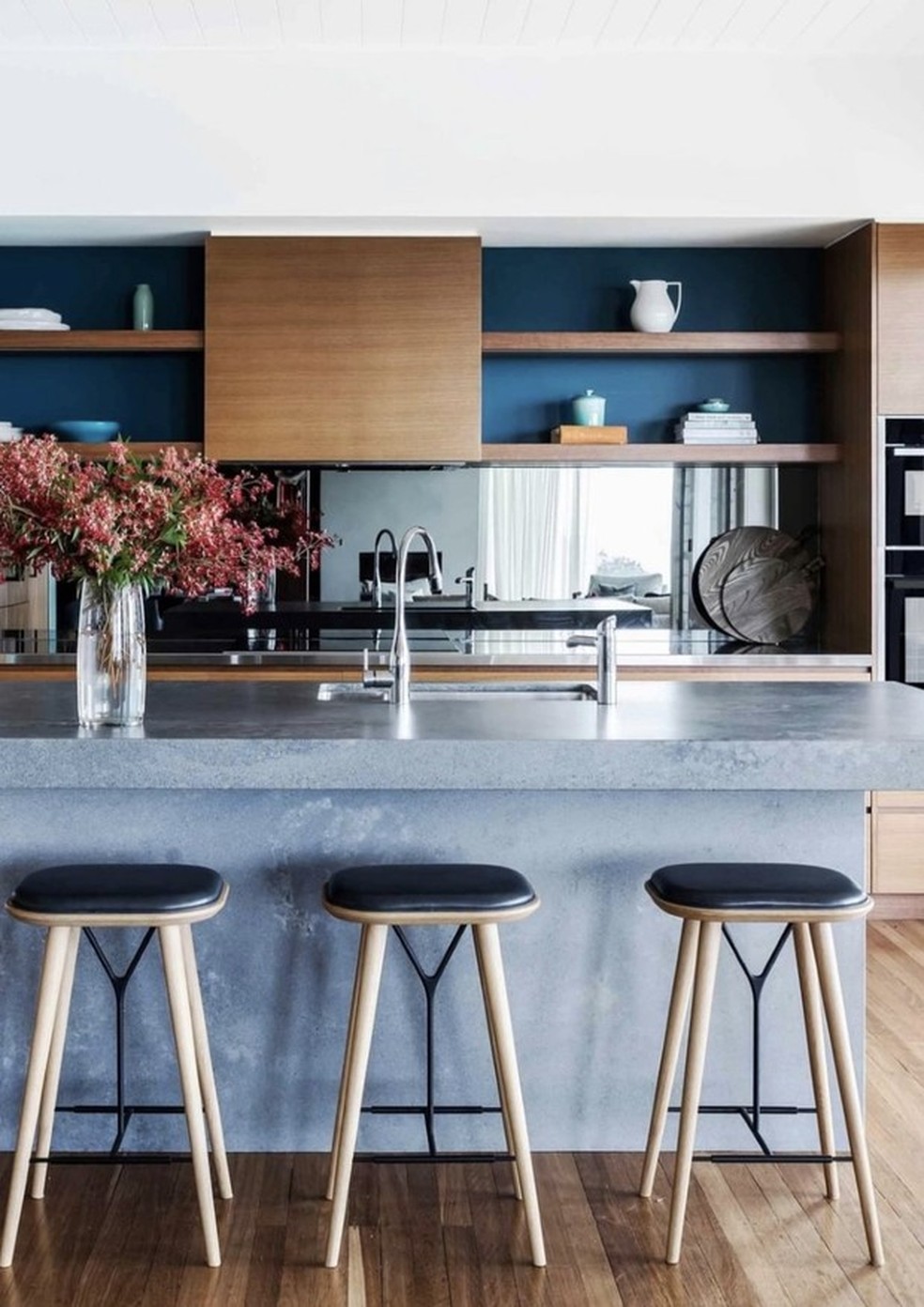 Como decorar a cozinha (Foto: Reprodução/Instagram @insideoutmag) — Foto: Vogue
