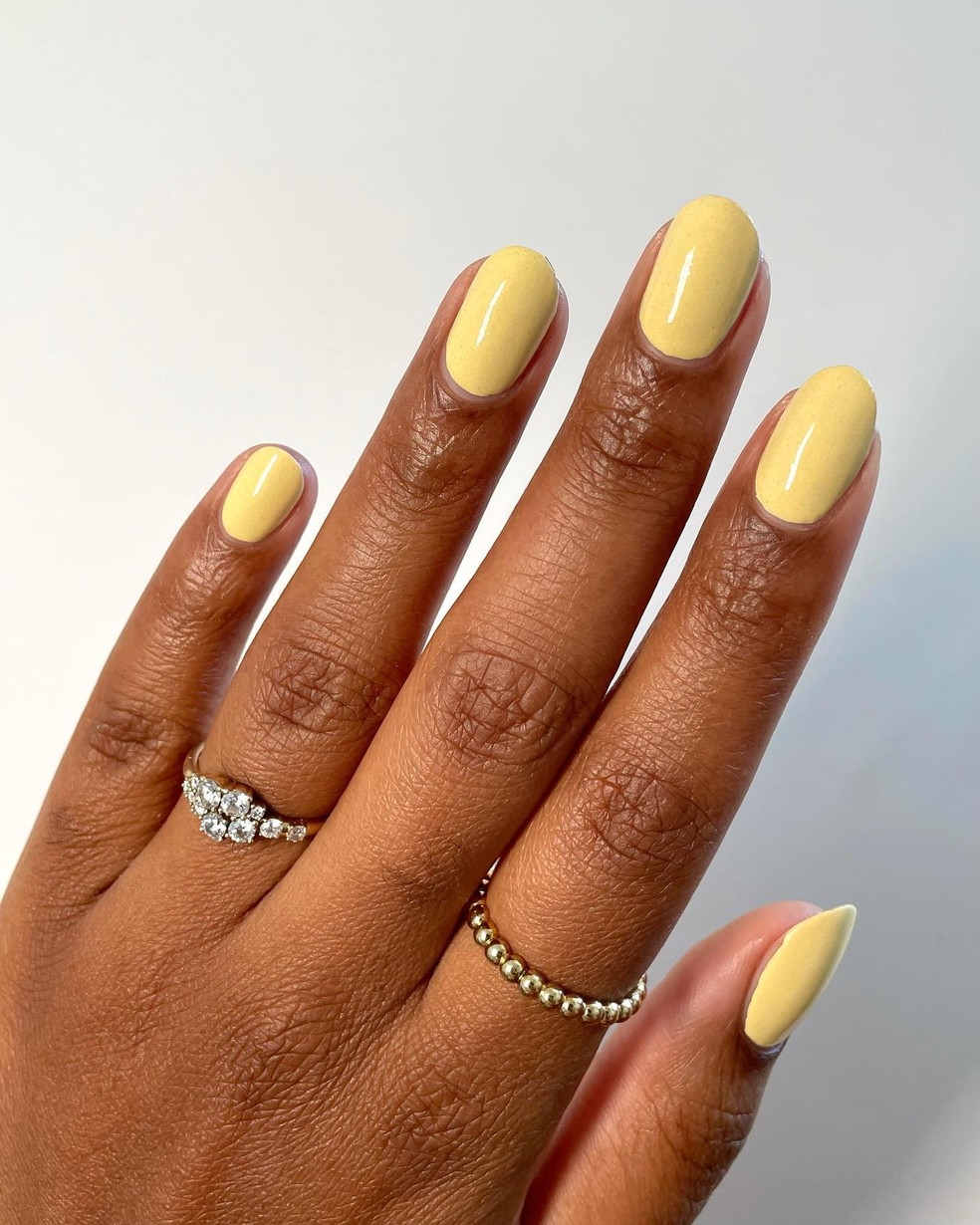 Cores de unha que vão dominar o inverno 2024 — Foto: @melanated.mani