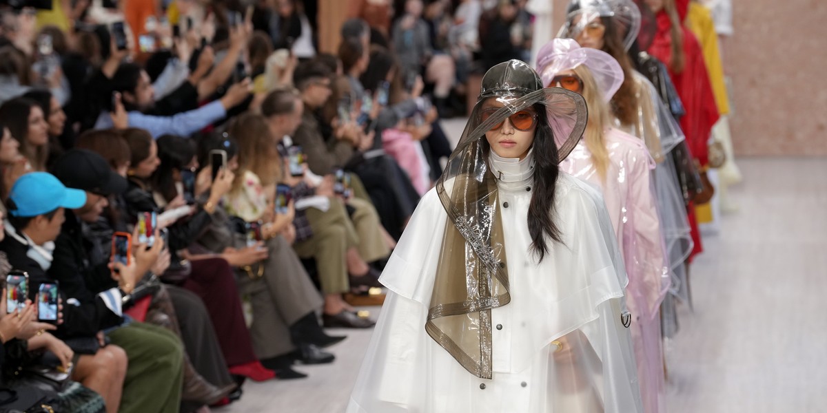 Chemena Kamali explora dualidades na nova coleção da Chloé, batizada de “Obsession”