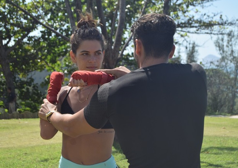 Personal trainer entrega o treino de Mariana Goldfarb (Foto: Arquivo Pessoal) — Foto: Vogue