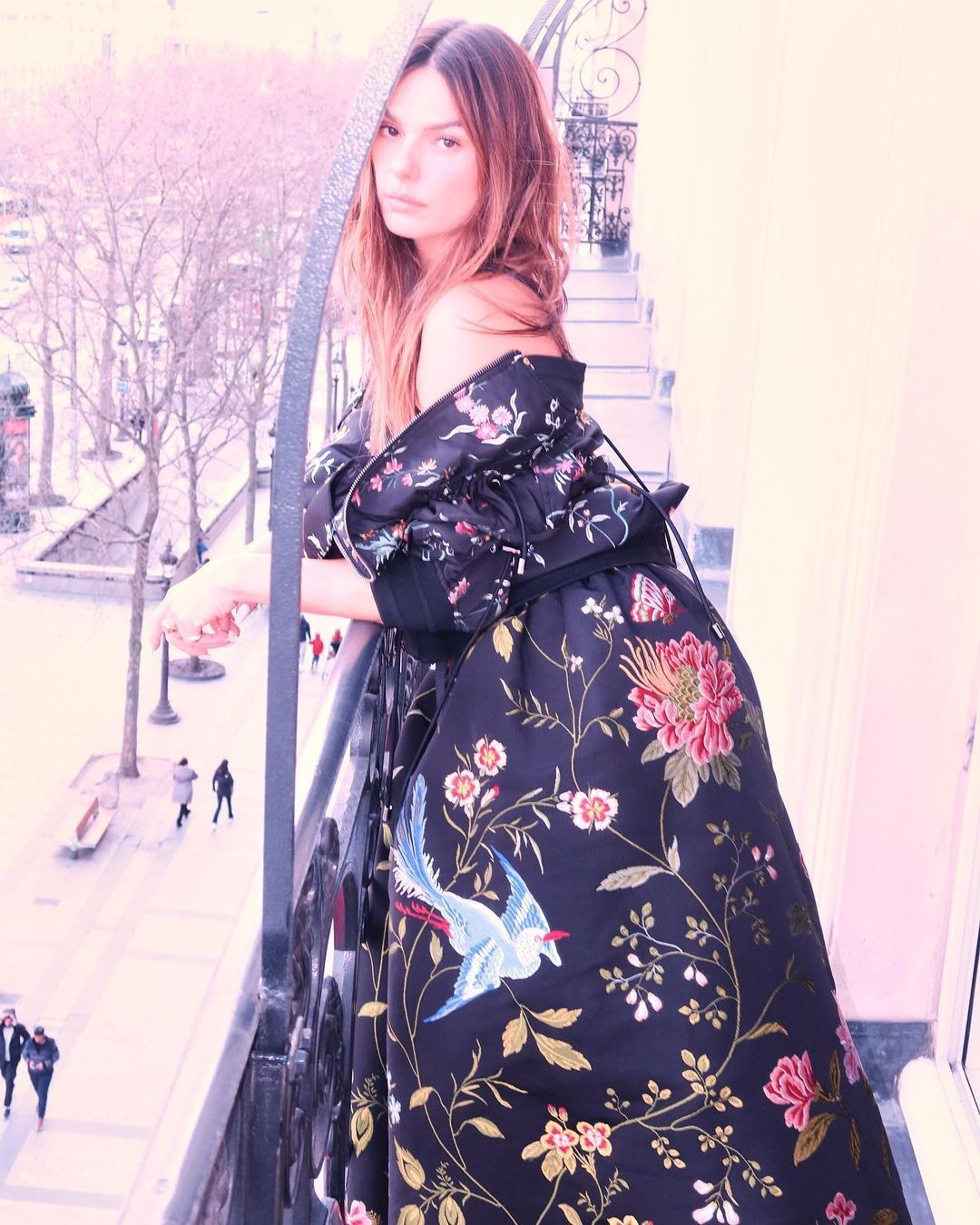 Chiara Ferragni e Isis Valverde repetem regata transparente no desfile ...