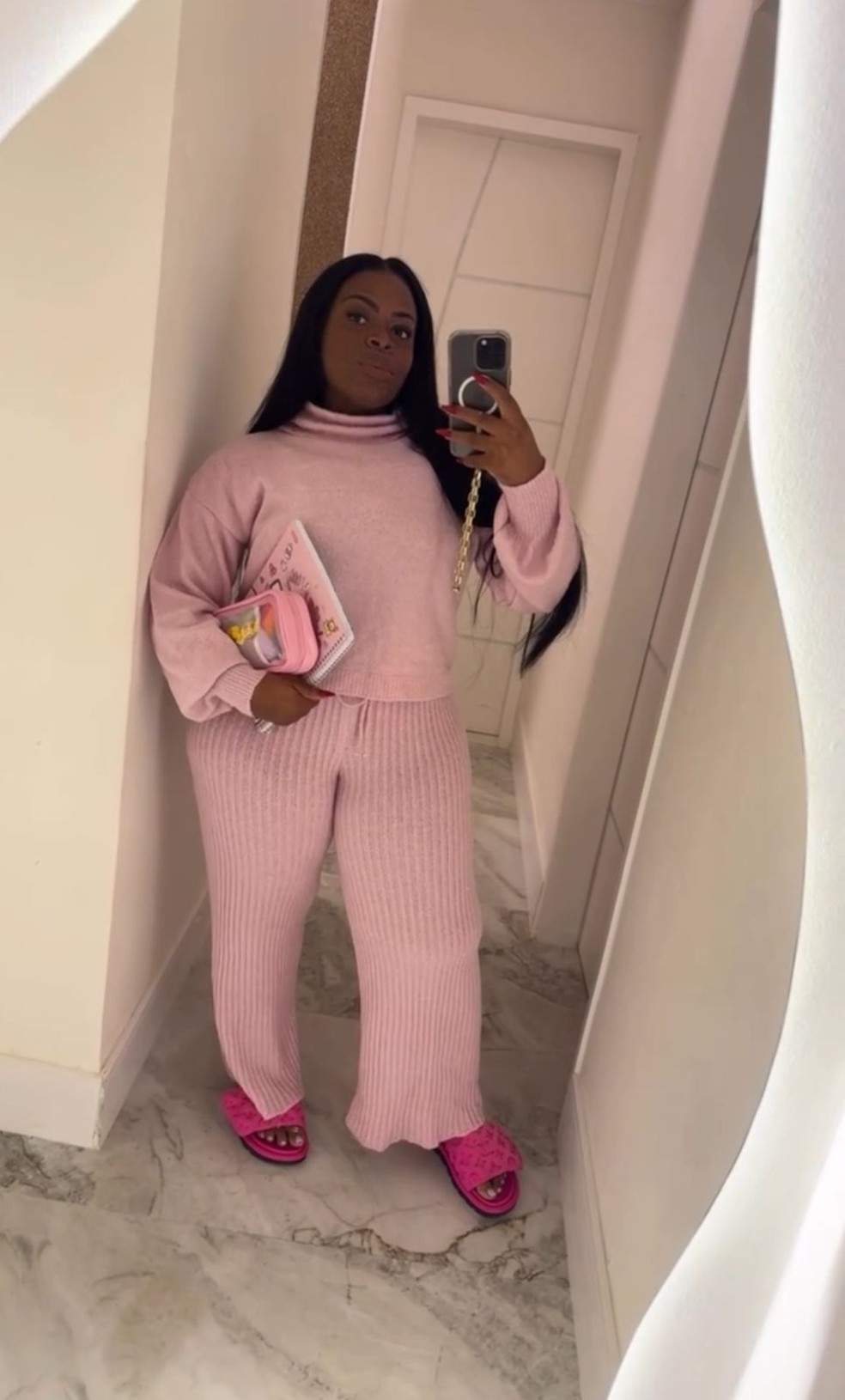 Jojo Todynho Elege Look Barbiecore Para Aula Na Faculdade