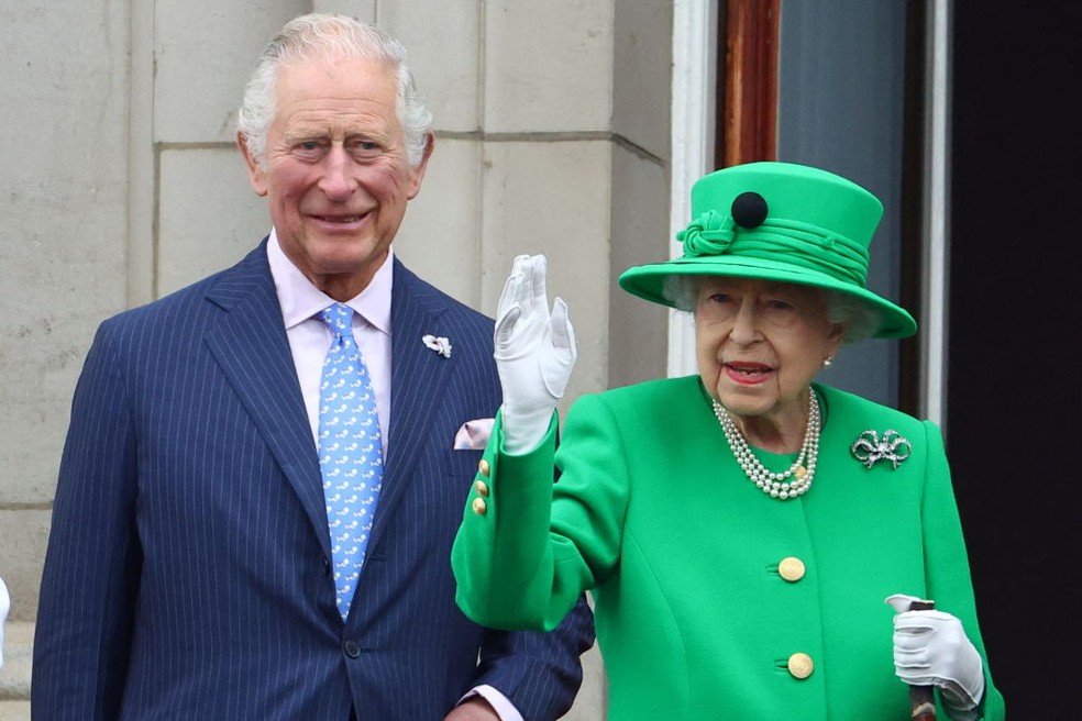 Rainha Elizabeth e Charles — Foto: GettyImages