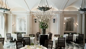 Dior leva tradição do chá da tarde para hotel em Nova York
