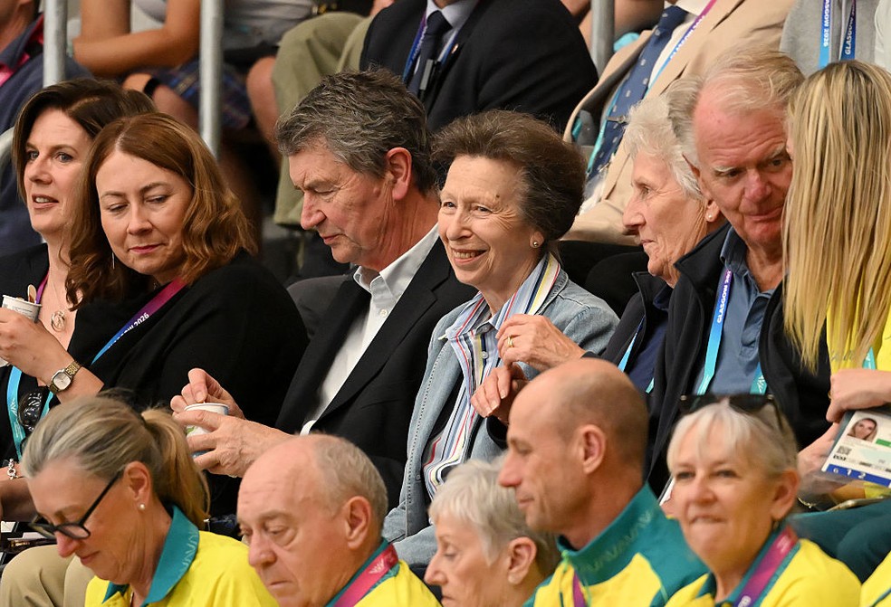 Sir Timothy Laurence e Anne, Princesa Real, assistem à competição de ciclismo de pista durante o sétimo dia dos Jogos da Commonwealth de 2026, na Glasgow International Arena, em 30 de julho de 2026 — Foto: GettyImages
