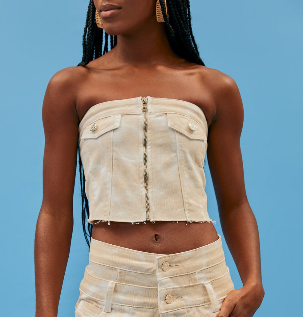 Top sarja corset bege, da OH,BOY — Foto: Divulgação