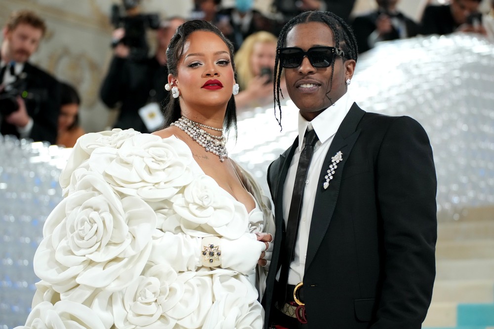 Por que Rihanna escolheu luvas de boxe para anunciar o nascimento da filha