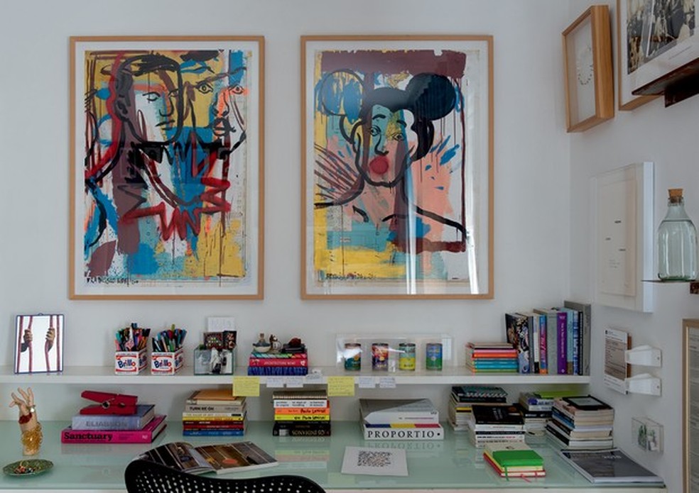 Pinturas de Francisco Vidal no quarto de Camila (Foto: André Klotz) — Foto: Vogue