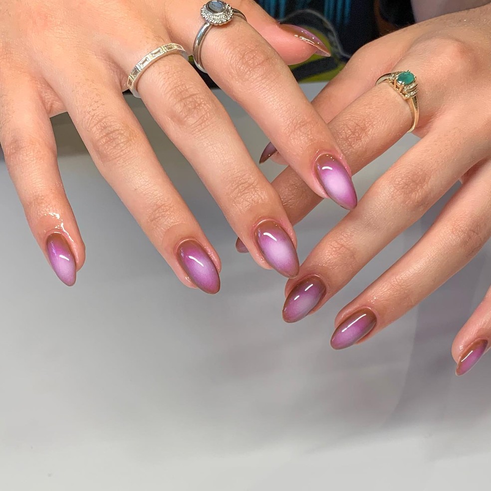 Aura nails: saiba como fazer a nail art mística  — Foto: Instagram