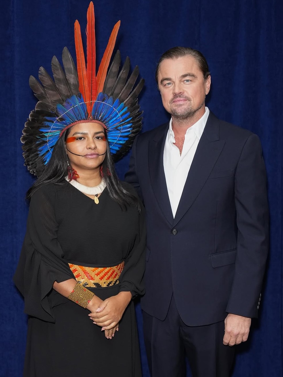 Leonardo DiCaprio posa com líder indígena Juma Xipaia em lançamento de filme sobre Amazônia em NY — Foto: reprodução/instagram
