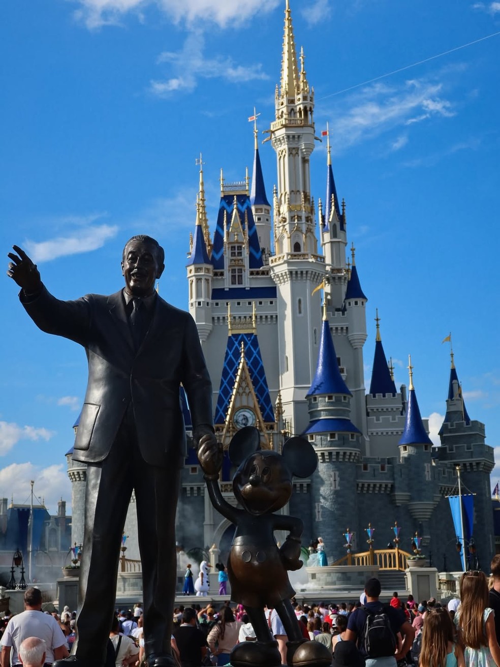 Grávida, filha de Cesar Filho e Elaine Mickely posa na Disney — Foto: Reprodução/Instagram