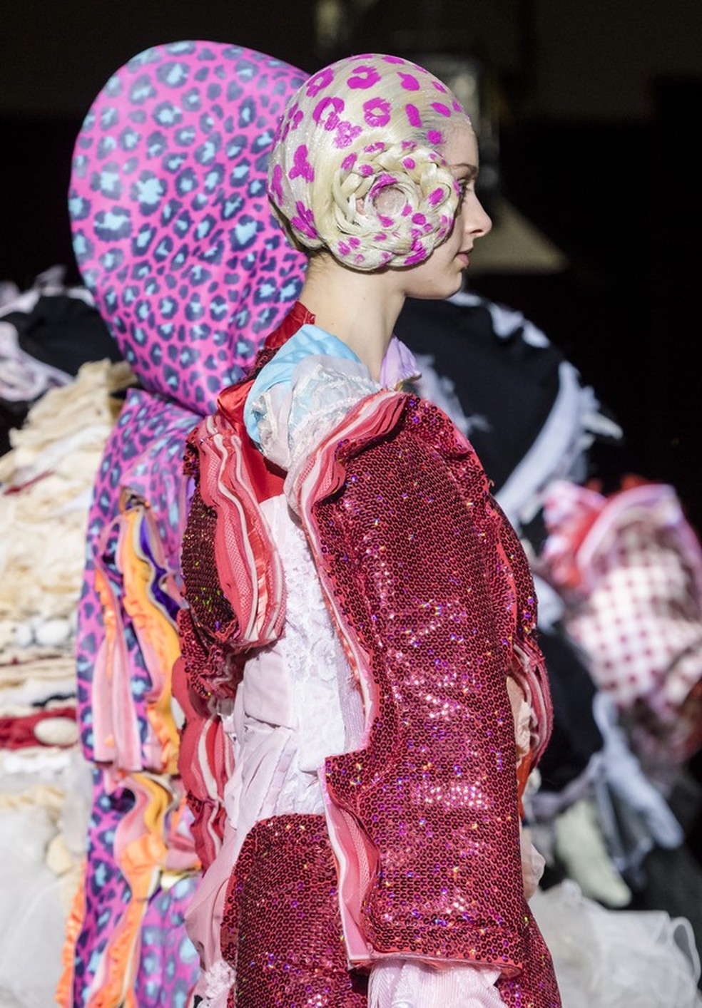 Comme des gar?ons vogue runway letra hot sale