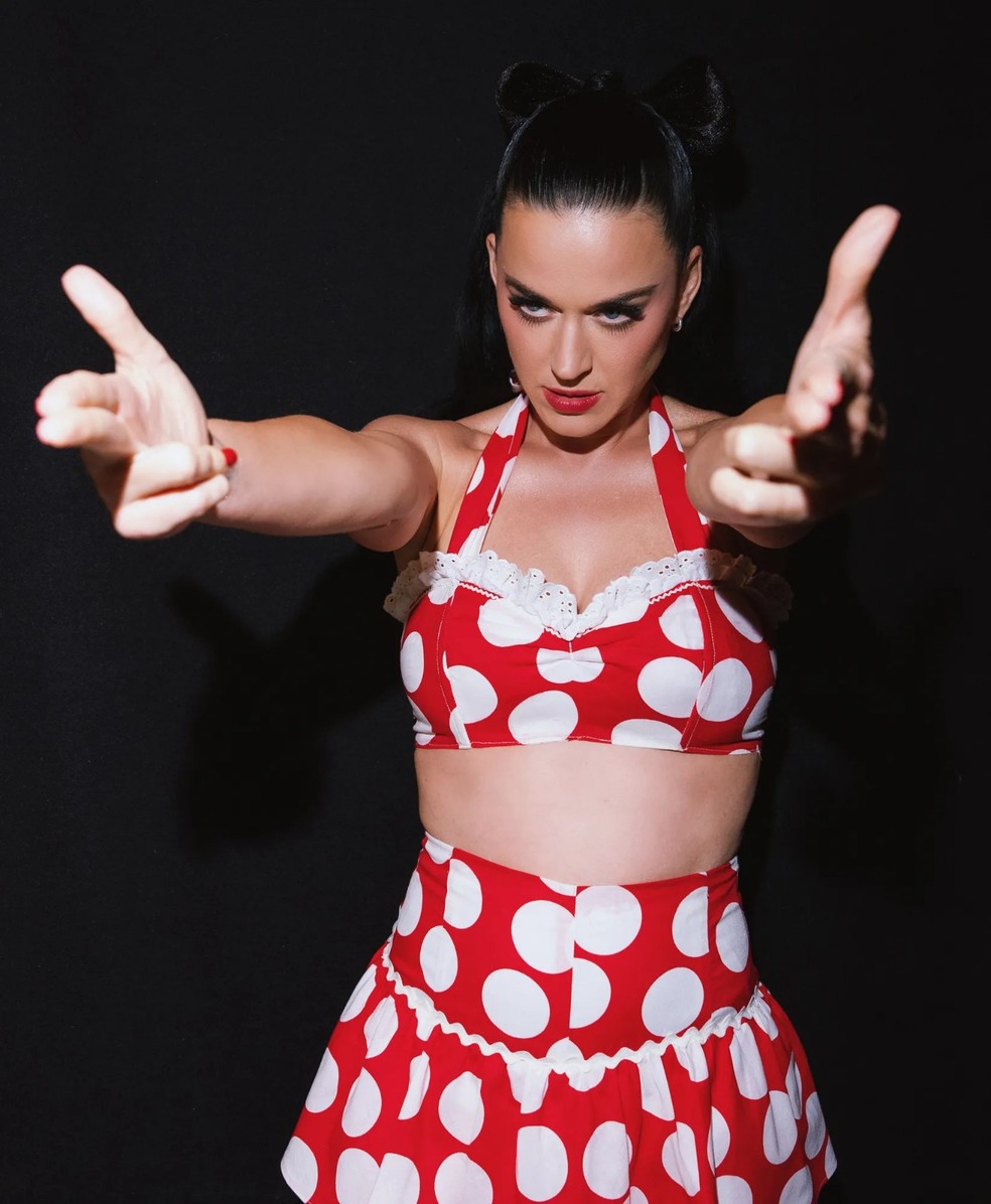 Katy Perry com um visual de arquivo será leiloada em prol da Firework Foundation — Foto: Cynthia Parkhurst
