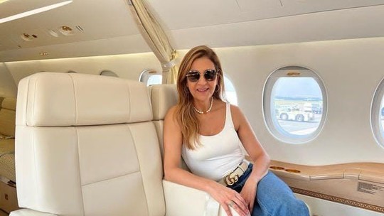 Leila Pereira embarca para Buenos Aires em jatinho luxuoso