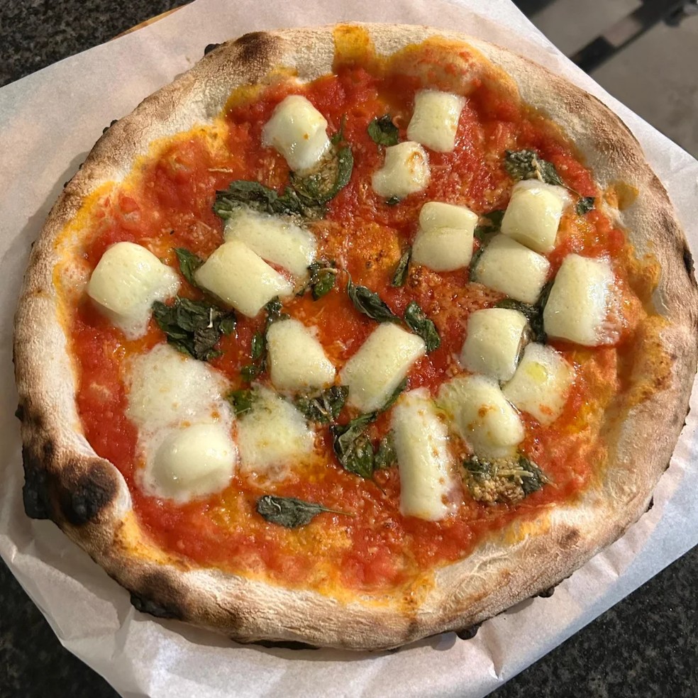 A pizza napolitana  do Cannoli do Calimano, na Vila Madalena, uma das indicações da chef Irina Cordeiro — Foto: Divulgação