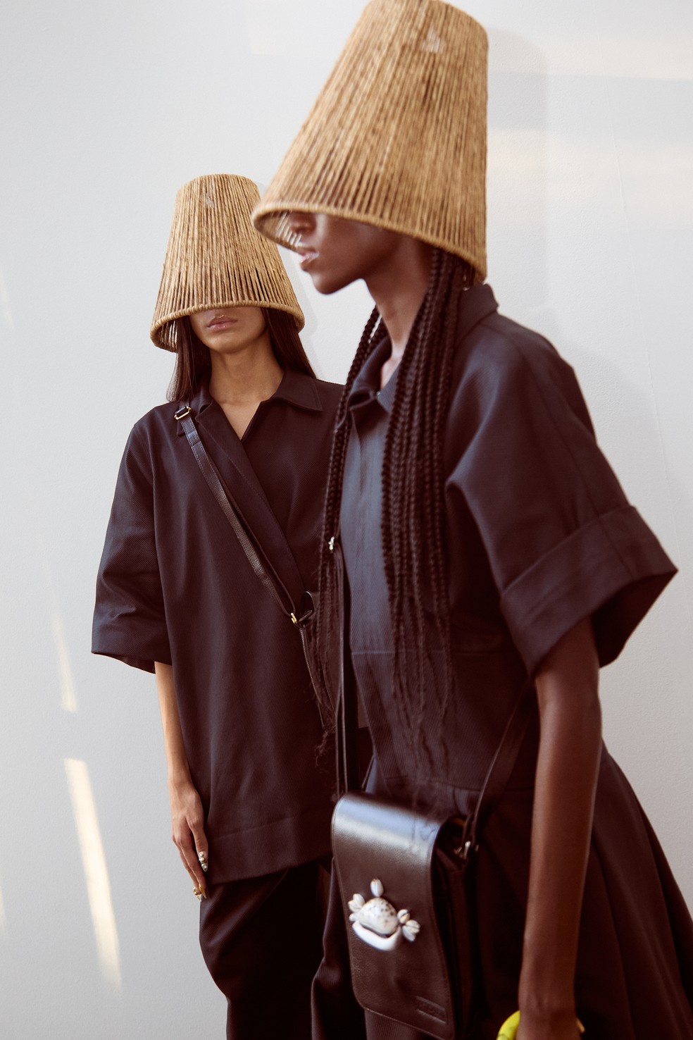 Um mergulho pelo backstage do desfile de Isaac Silva