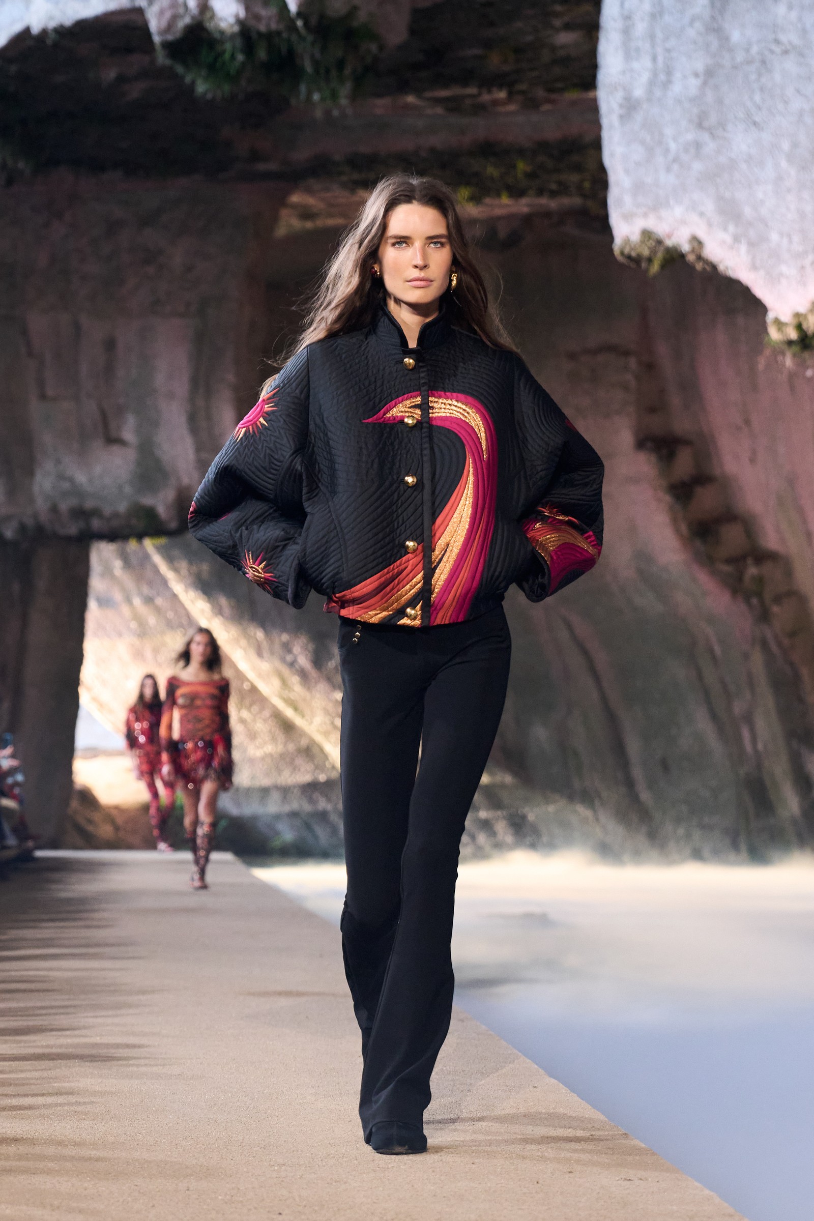 Pucci arma desfile com a Sicília como plano de fundo