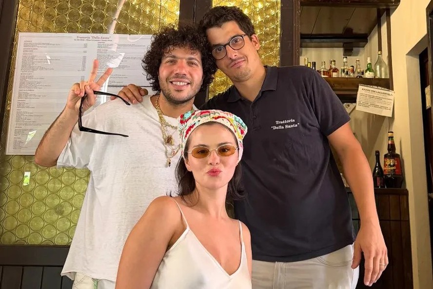 Selena Gomez e Benny Blanco jantaram juntos na Trattoria della Santa