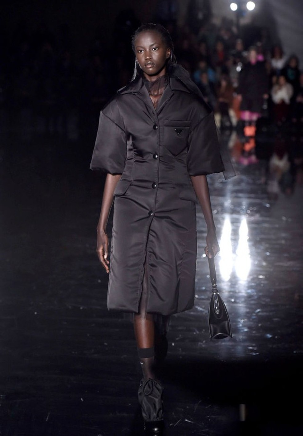 Anok Yai vai do Instagram à primeira entrada da Prada em quatro meses