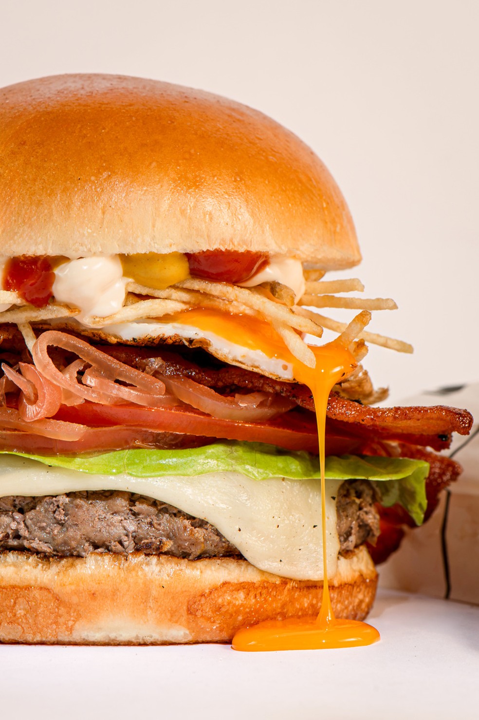 T.T. Burger celebra 13 anos com novo hamburguer — Foto: ALEX WOLOCH/Divulgação