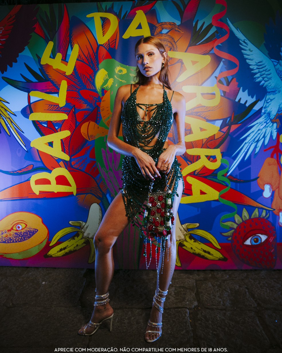 Sasha usou look assinado por Pedro Sales e inspirado na garrafa de Tanqueray — Foto: Divulgação