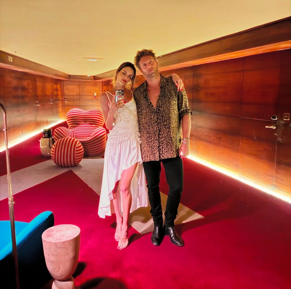 Alessandra Ambrosio passa fim de semana no Rio de Janeiro com Buck Palmer