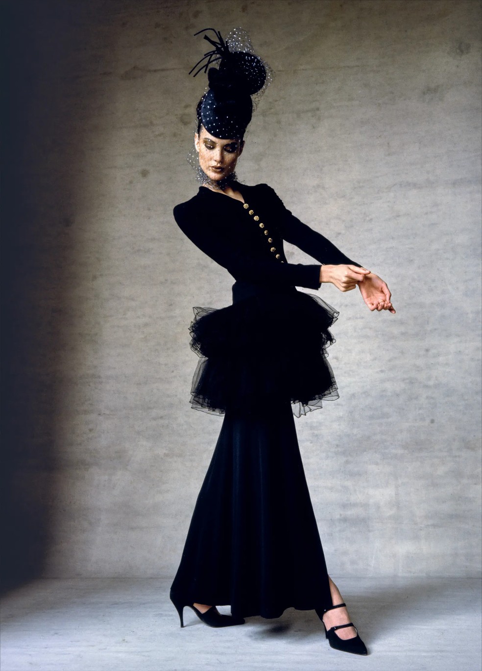 Livro 'Chanel in Vogue' mapeia a parceria que definiu a moda do