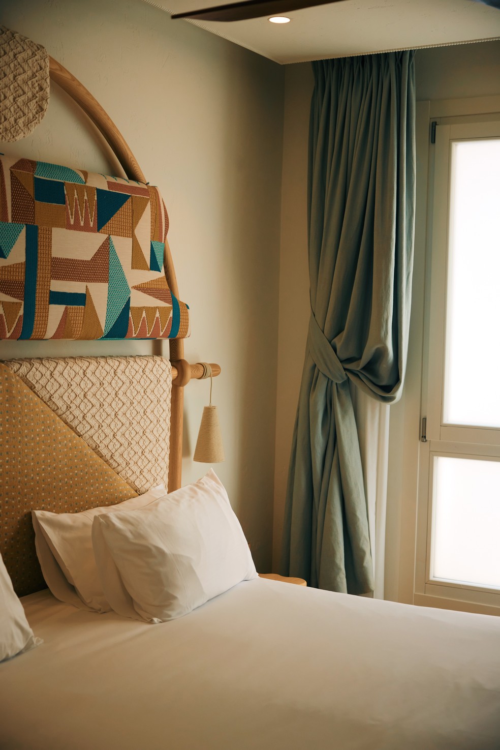 O quarto do Montesol em Ibiza — Foto: Gabriel Renné/Divulgação