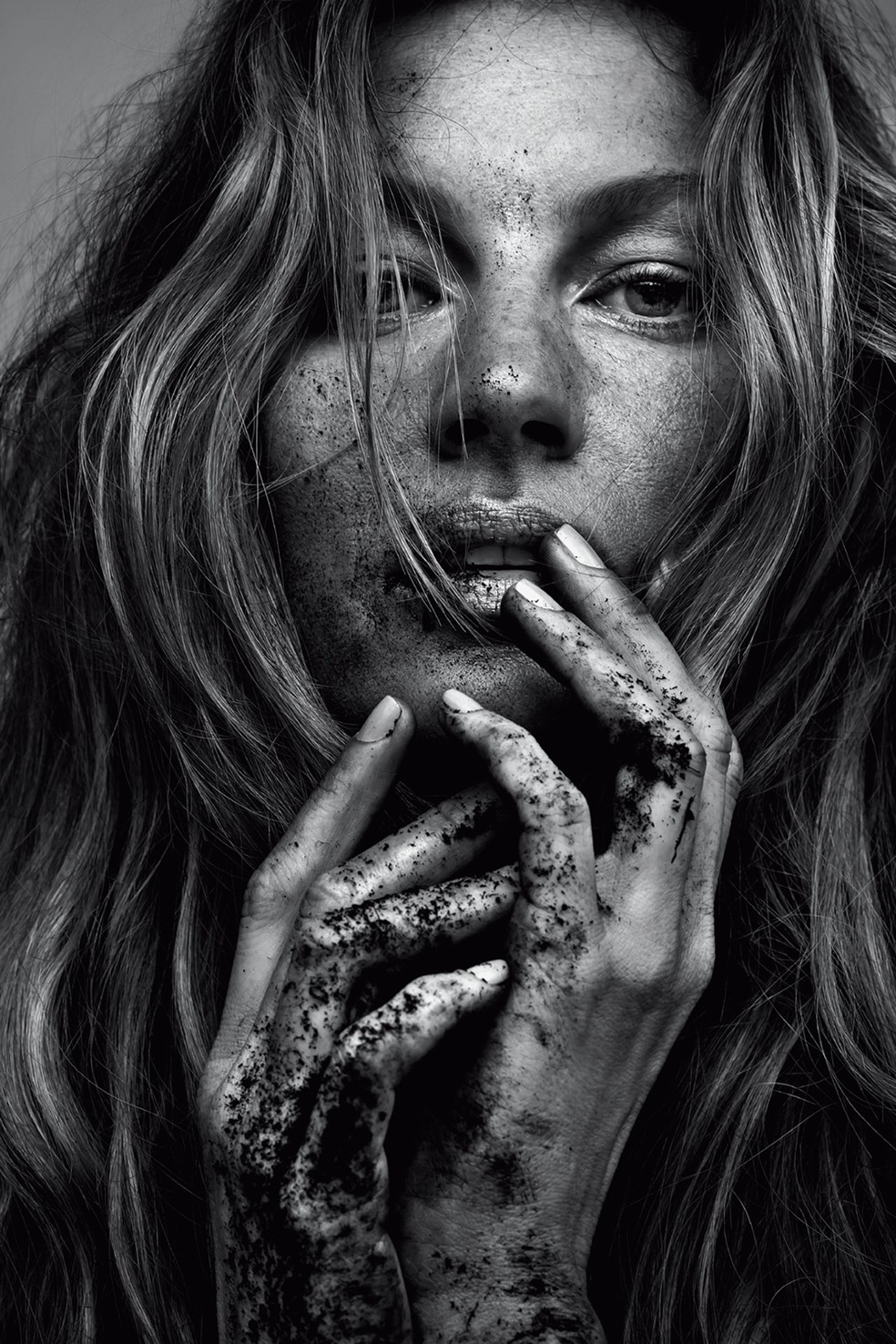 Gisele Bündchen compartilha imagem do editorial da Vogue Brasil