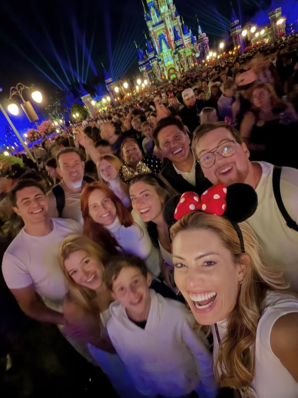 Grávida, filha de Cesar Filho e Elaine Mickely posa na Disney — Foto: Reprodução/Instagram