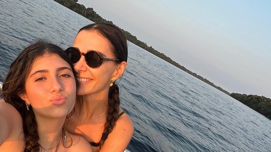 Mônica Martelli abre álbum de fotos de viagem com a filha para a Amazônia