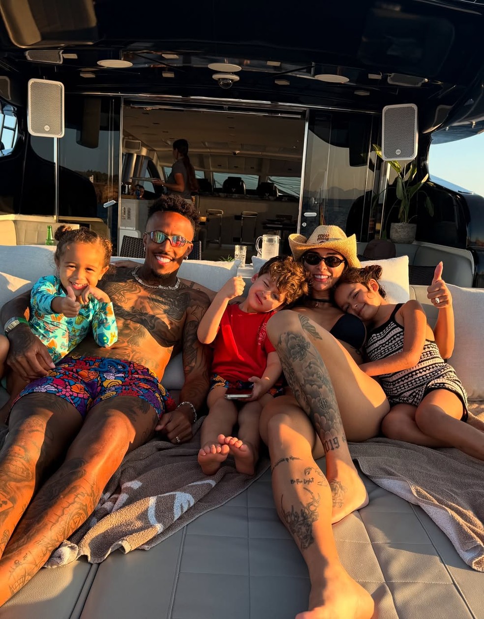 Tainá Militão e Éder Militão em família — Foto: Reprodução/Instagram