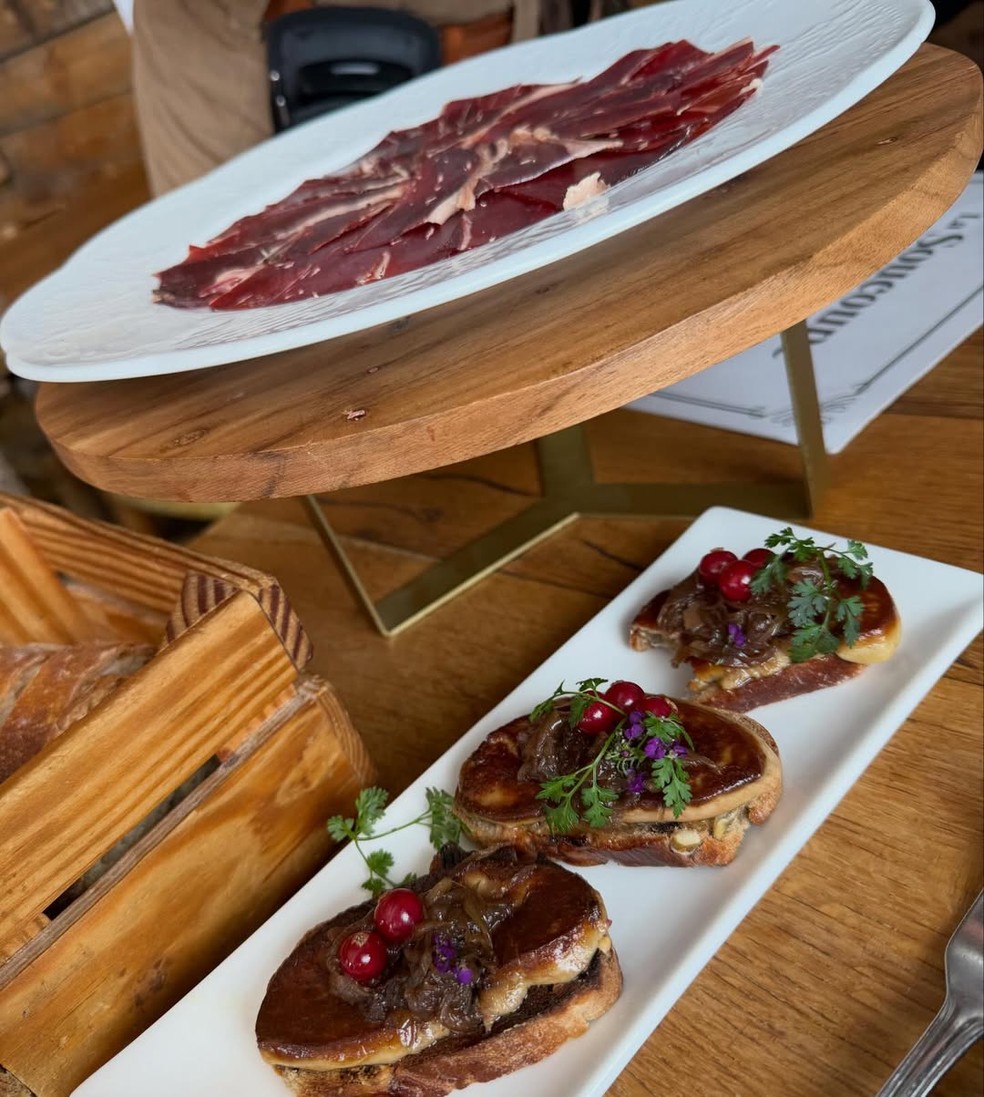 David Beckham encanta fãs ao curtir a neve com a filha caçula, Harper — Foto: Reprodução/Instagram