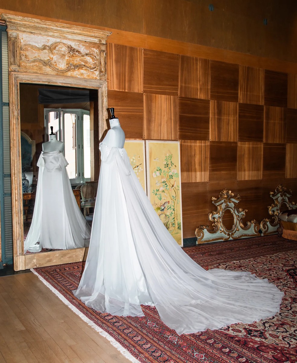 Vestido de Dove Cameron — Foto: Antonio Giancaspro